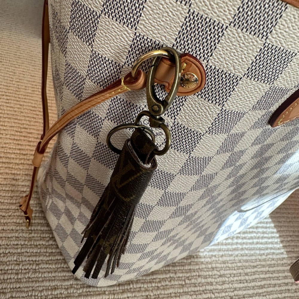 Handmade repurposed keychain - Picture 4 of 5